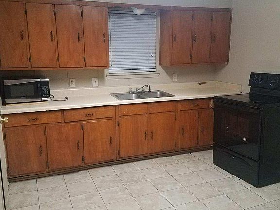 3rd image of 6763 Bagby Ave