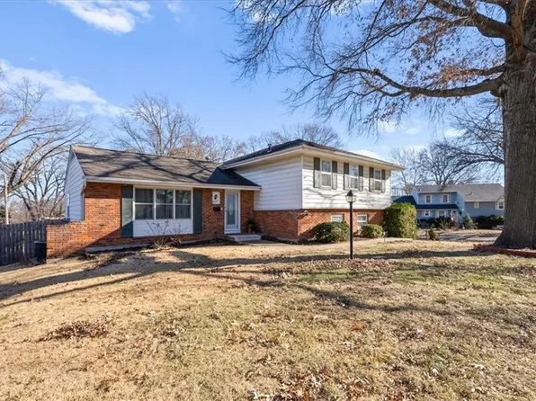 9229 Farley Ln, Overland Park, KS 66212