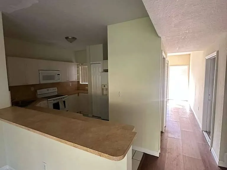 825 SW 6th Pl — Photo 11