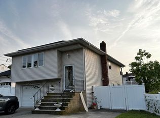 457 Clocks Blvd, Massapequa, NY 11758