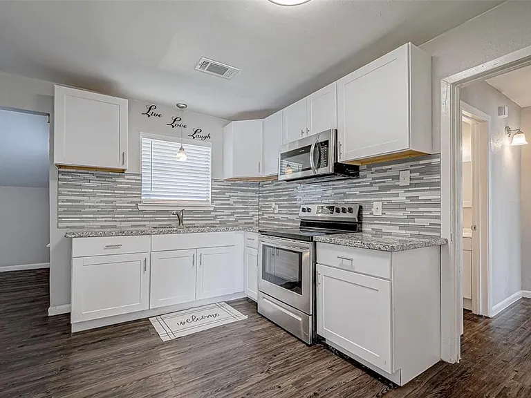 Greylog Dr — Photo 3