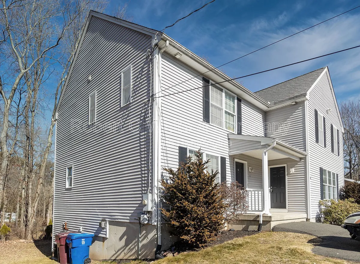 Building Photo - 10 Winthrop Dr