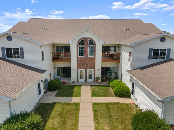 1604 Commonwealth Dr APT 5, Fort Atkinson, WI 53538