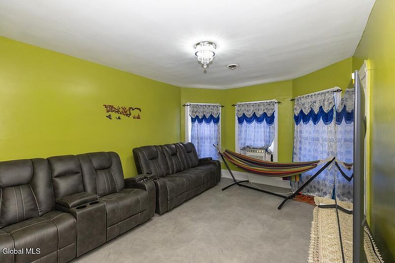 5th image of 212 Duane Avenue