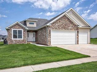 23 Blackstone Way, Le Claire, IA