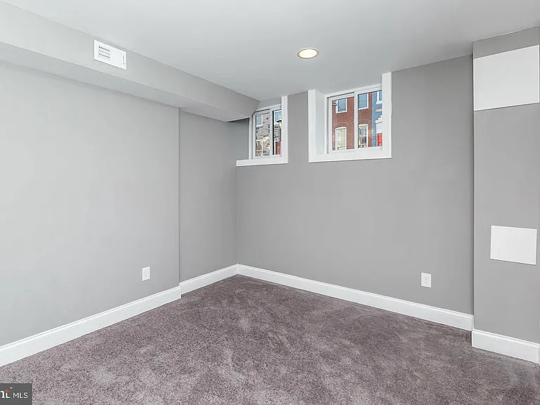 1505 Clarkson St — Photo 24