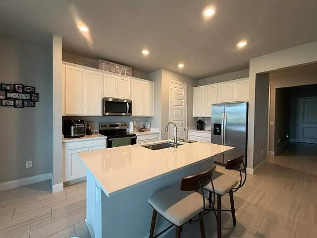 3 bed, 2.0 bath, 1654 sqft, $2,900 — Photo 3