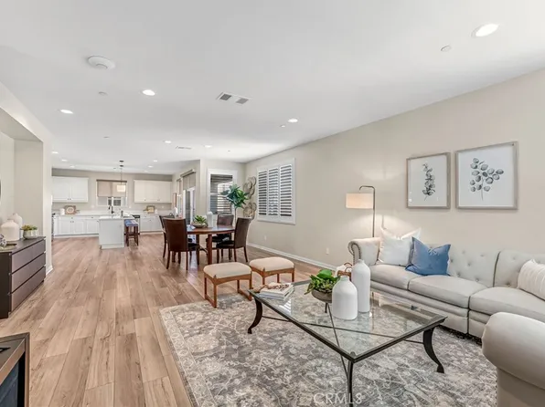 925 E 3rd St, Santa Ana, CA 92701