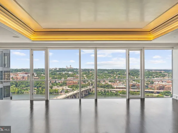 1111 19th St N APT 2901, Arlington, VA 22209