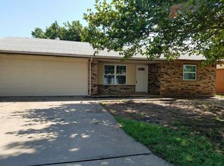 5419 NW Cottonwood Dr, Lawton, OK 73505