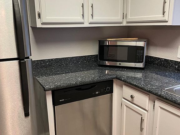 5th image of 525 Canyon Oaks Dr APT A