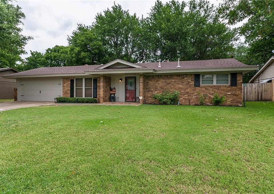 1st image of 605 W McLain Dr