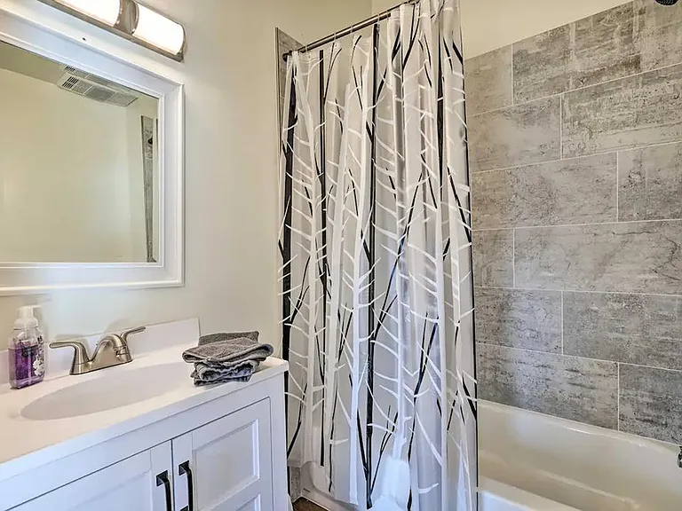 705 Morris Ave — Photo 4