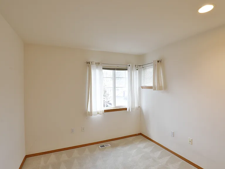 518 227th Ln NE — Photo 9