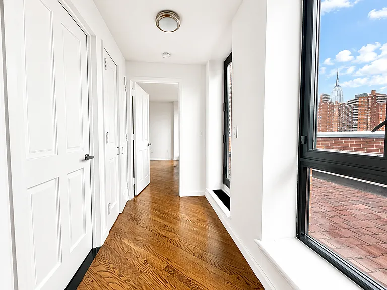 401 W 22nd St #PHC — Photo 9
