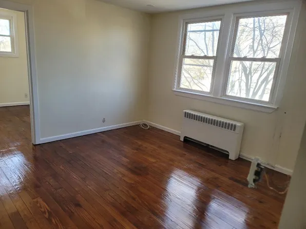 2 Smith Ave, Holbrook, NY