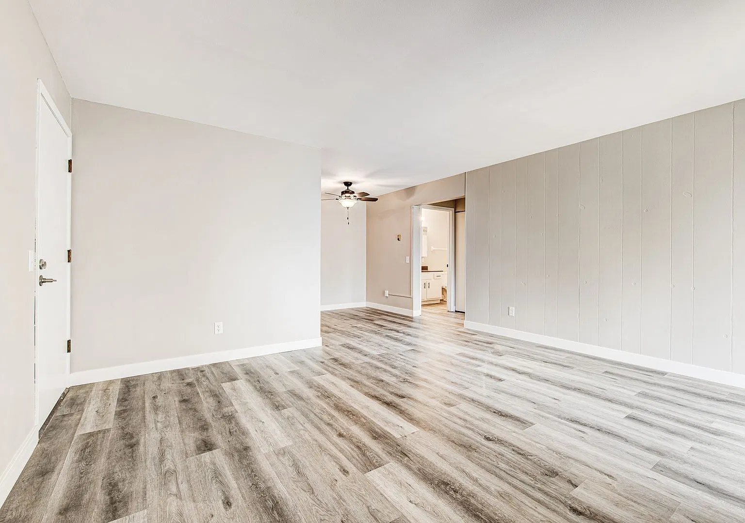 320-324 Tyrrell Ct — Photo 4