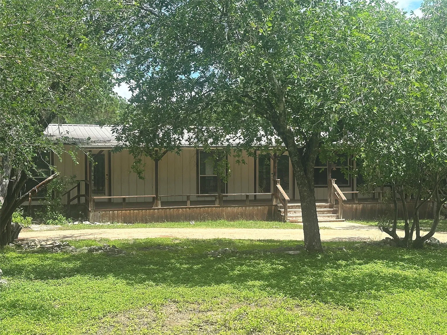 3 bed, 2.0 bath, 2008 sqft, $2,150 — Photo 1