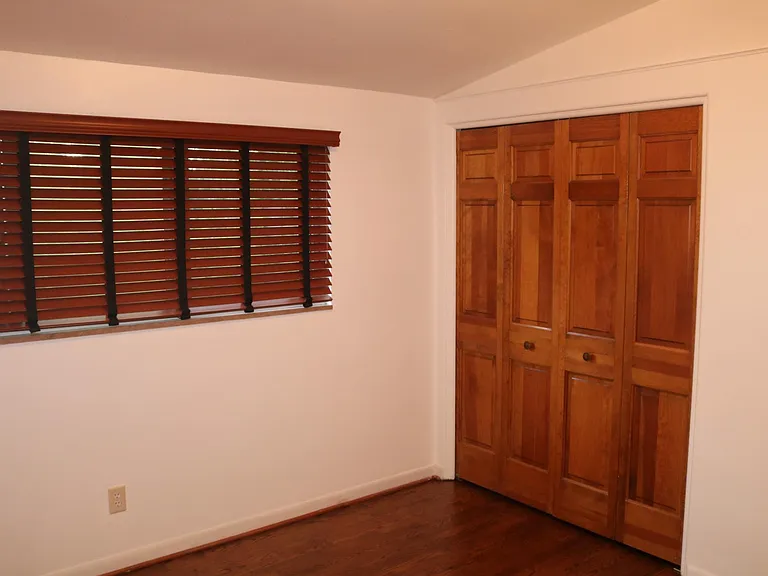 323 N Eton St — Photo 13