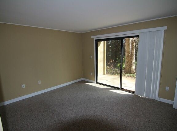 4th image of 7604 Woods Ln Unit 19