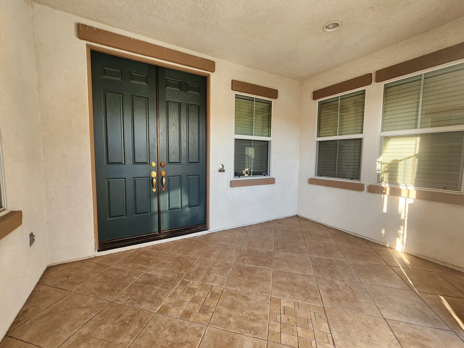4 bed, 3.5 bath, 3200 sqft, $3,800 — Photo 3