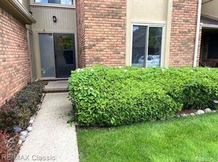 702 Tennyson, Rochester, MI 48307