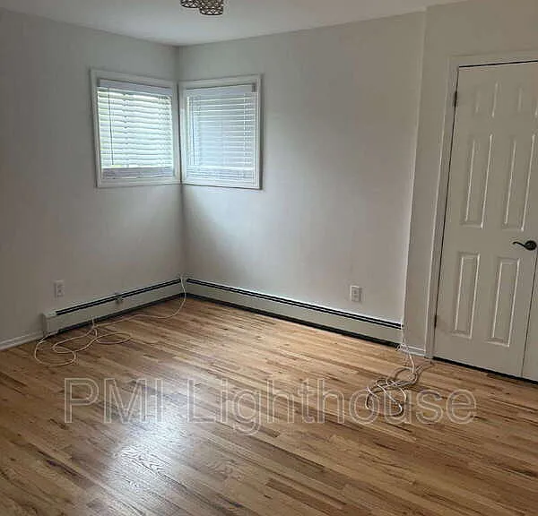 2077 Feuereisen Ave — Photo 15