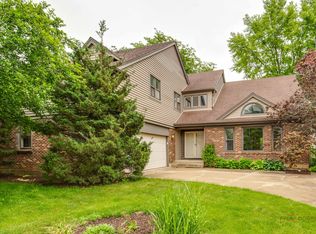 621 Raintree Rd, Buffalo Grove, IL 60089