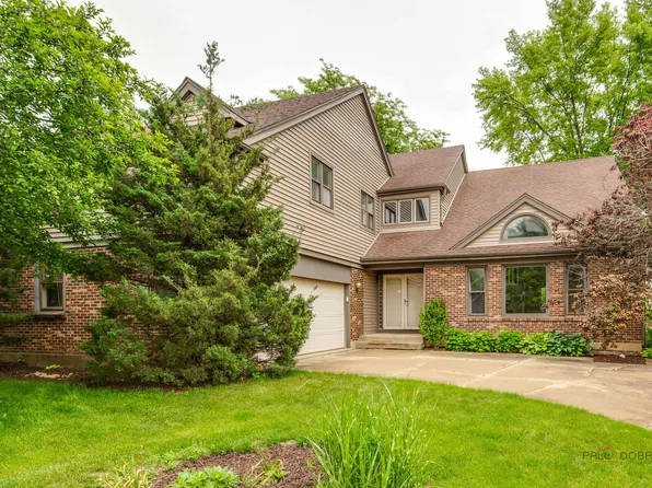 621 Raintree Rd, Buffalo Grove, IL 60089