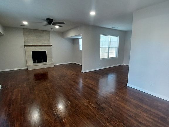 3rd image of 608 Graham Ave
