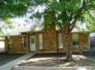 1750 Saint James Dr, Carrollton, TX 75007