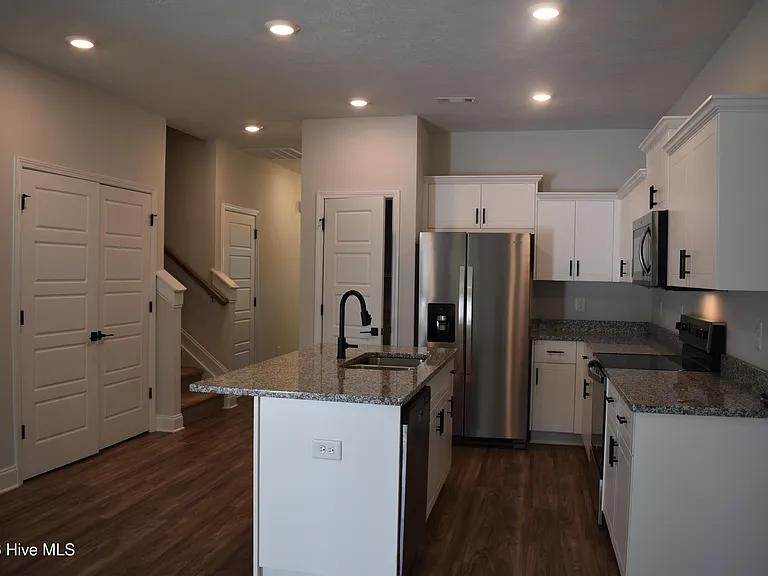 4354 Beautiful Pond Park — Photo 6
