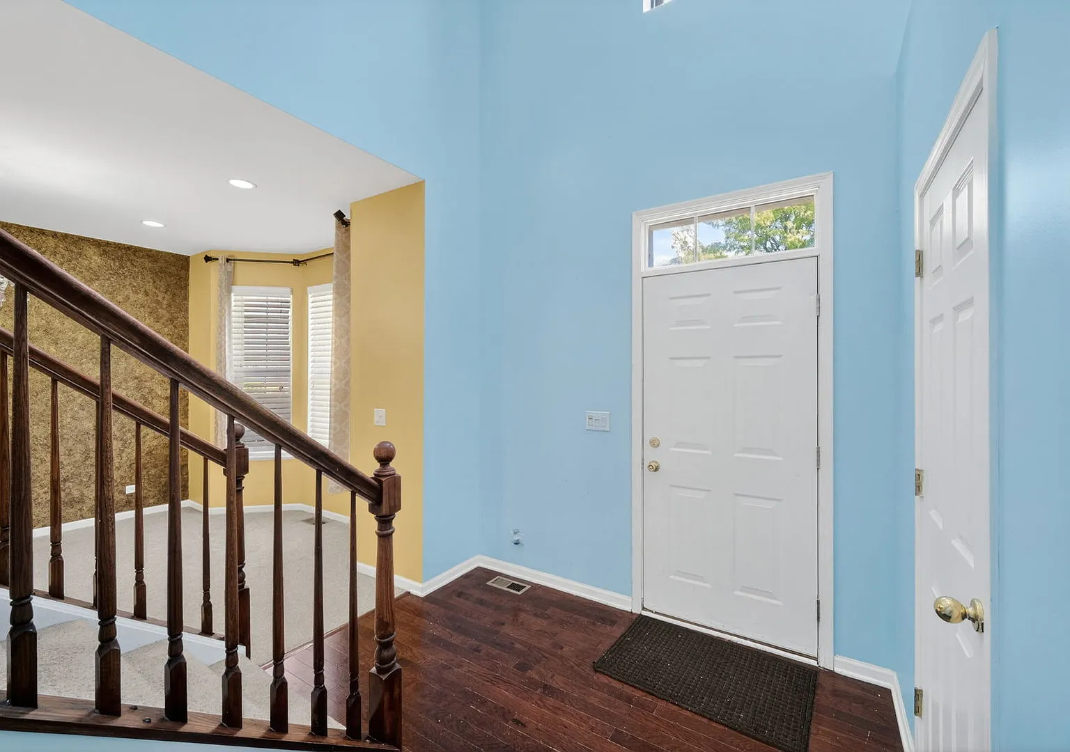 5 bed, 4.0 bath, 2195 sqft, $3,800 — Photo 4