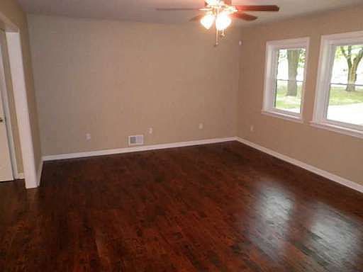 3rd image of 2502 Princess Ln SE