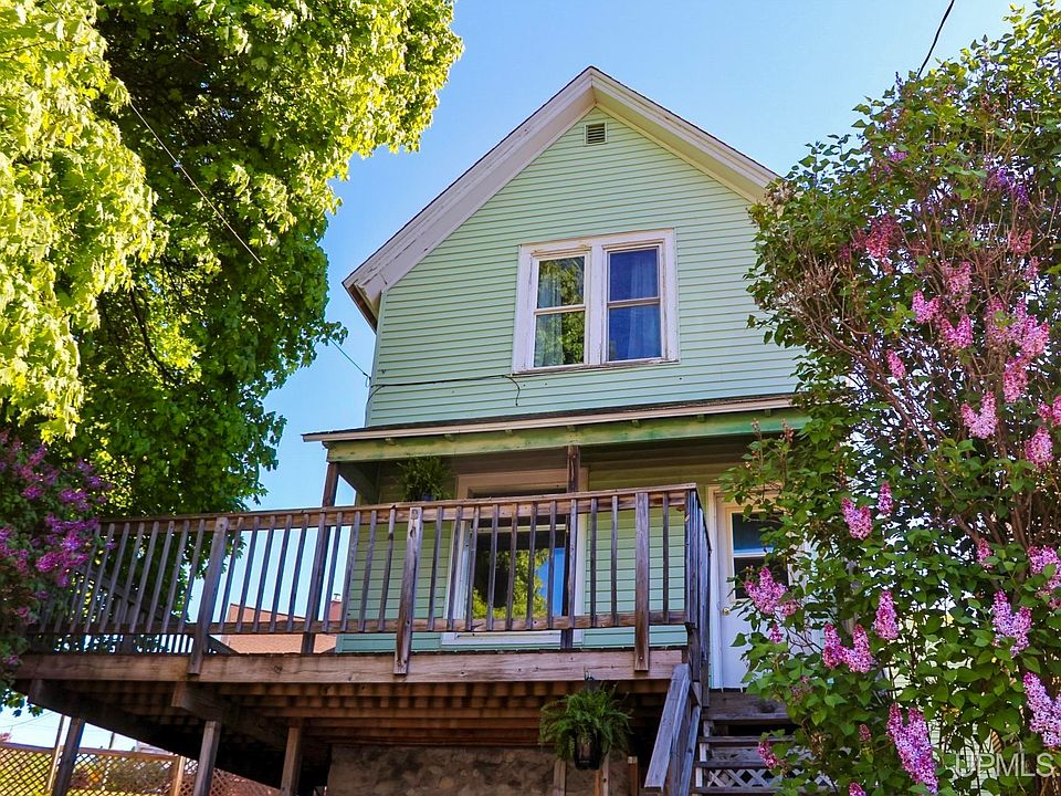 1st image of 1013 Elm St