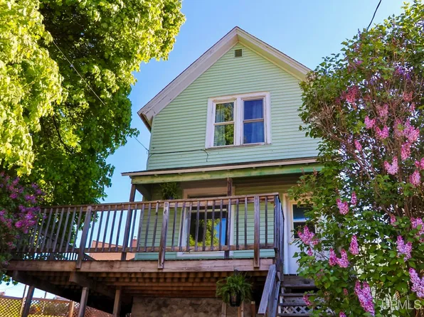 1013 Elm St, Hancock, MI 49930