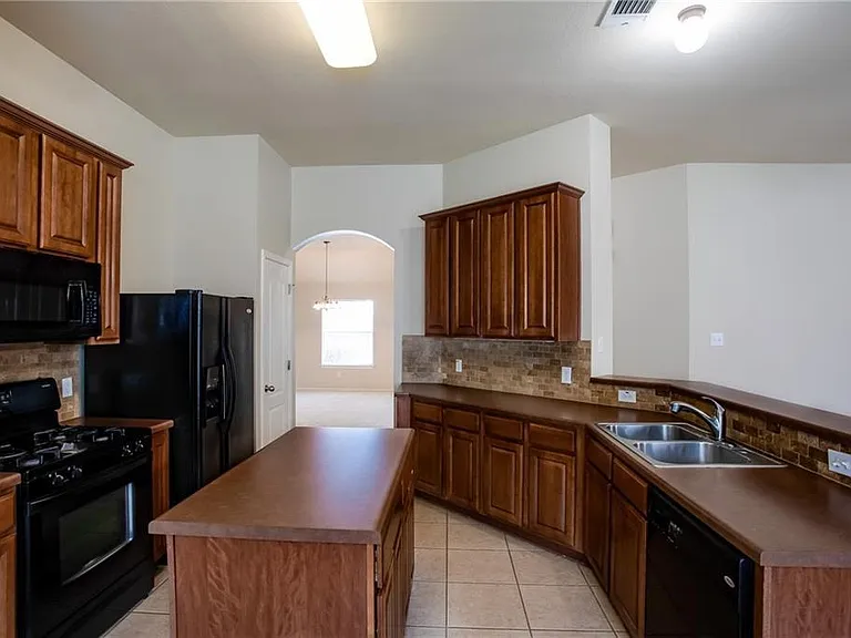 1200 Rainbow Parke Dr — Photo 6