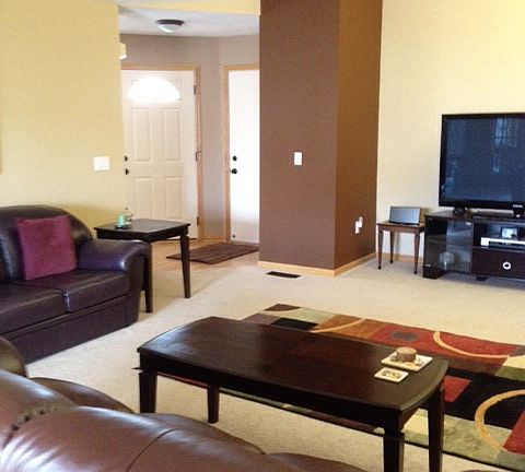 living room looking to main 