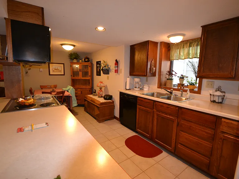 1504 Greeley St S #6 — Photo 8