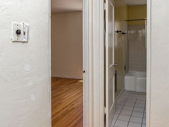5th image of 1332 Vassar Dr NE