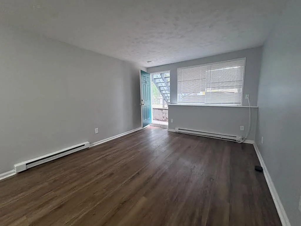 127 Warner St — Photo 4