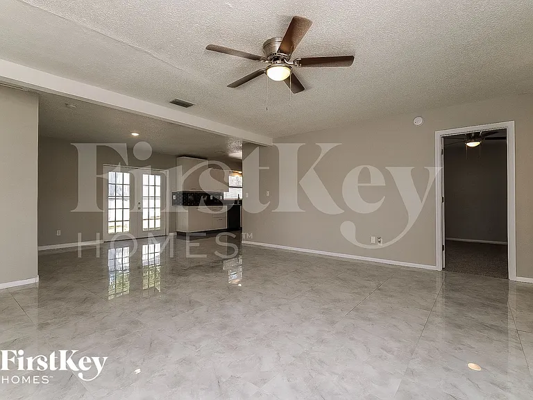 1418 Stonehaven Way — Photo 3