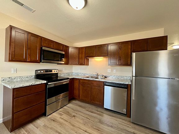 3rd image of 502 Parkdale St #502P4