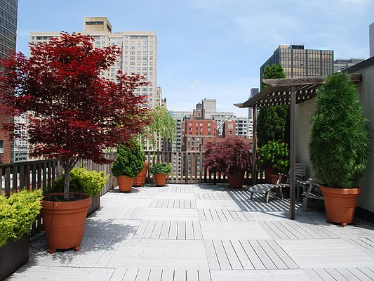 Sold by Sotheby's International Realty | media 6