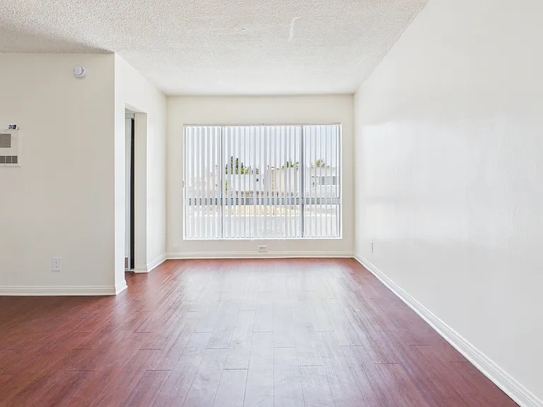 Sepulveda Manhattan Apartments — Photo 18