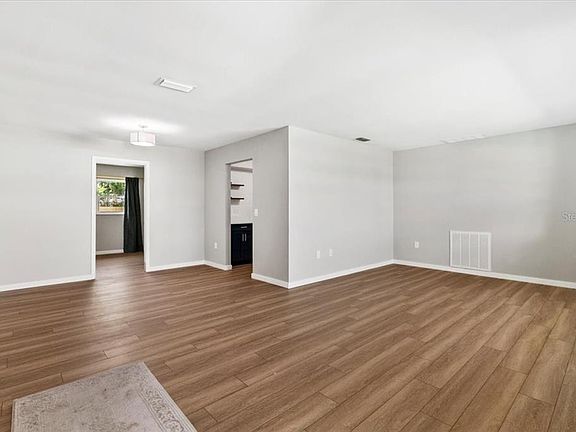 3rd image of 404 Briarwood Rd