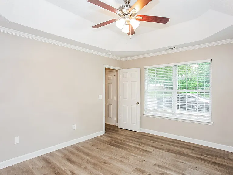 711 Continental Dr — Photo 9