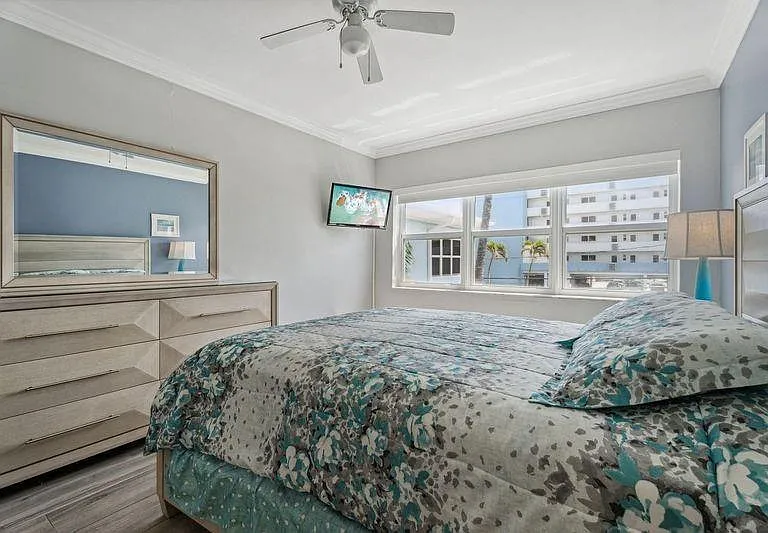 315 Van Buren St #205B — Photo 11