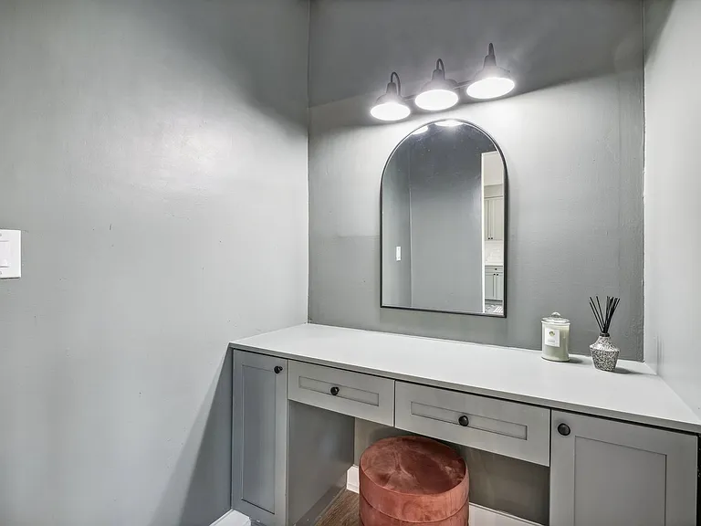 3218 W Sunset Blvd — Photo 11