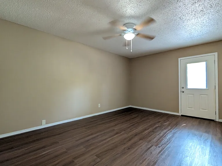 1911 Mack Pl — Photo 15